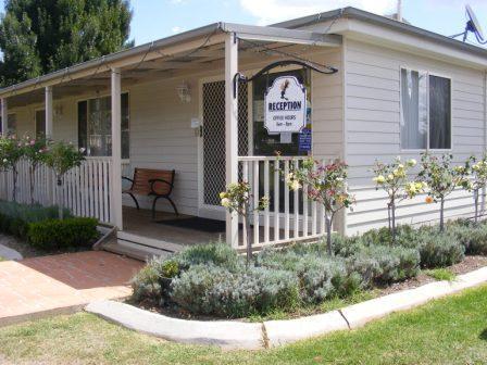 Fossickers Tourist Park - Accommodation Guide 1