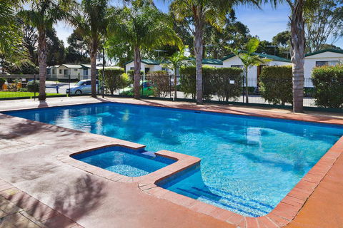 Frankston Holiday Park And Sandhurst Motel - Accommodation Asia 0