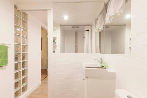 Funky, Central Studio - Accommodation Asia 3