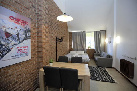 Gables 11 On Clyde Street - Accommodation Guide 3