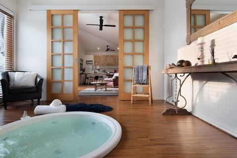 Gables Bend Spa Villa - Accommodation Asia 0