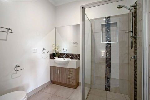 GALBRAITH BEACH STUDIO 3 - Accommodation Guide 3