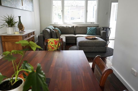 Gallery House Dwellingup - Accommodation Guide 2