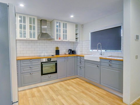 GCHM Beachside Getaway With Netflix & Wi-Fi - Accommodation Guide 1