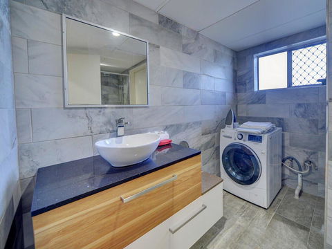 GCHM Beachside Getaway With Netflix & Wi-Fi - Accommodation Guide 3