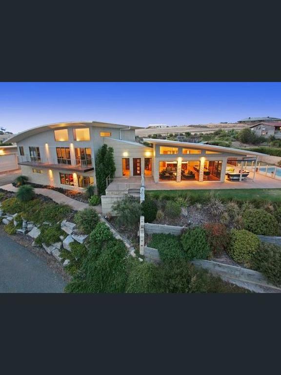 Lovely Banks VIC Accommodation Asia