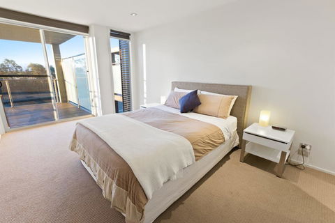 Gippsland Lakehouse A - Canal Frontage - Accommodation Asia 3