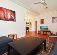 Glandore Estate Vineyard Homestead onsite cellar door  walk to restaurants incl EXP - Accommodation Asia
