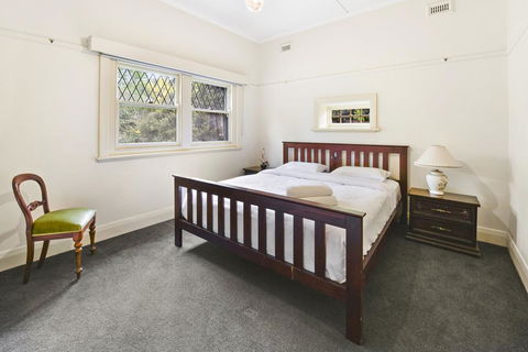 GlenIris Beautiful 6BedderFamily House+2Bath+Pool - Accommodation Asia 3