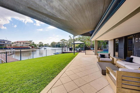 Gold Coast Stunning Waterfront Holiday Retreat - Accommodation Asia 3