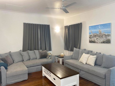 Golden Sands At Beachmere - Accommodation Asia 3