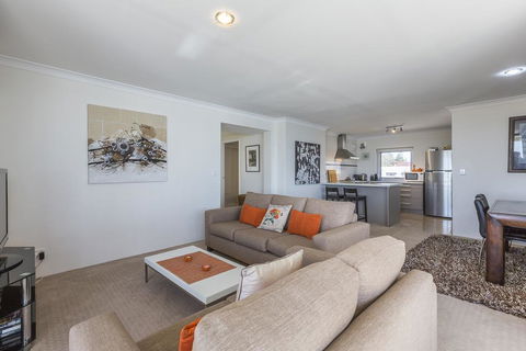 Golden Sands Beach Apartment - Accommodation Asia 1