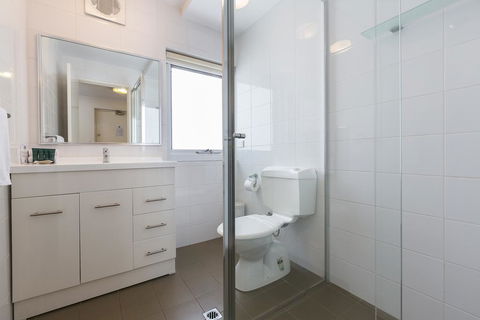 Golden Sands Beach Apartment - Accommodation Asia 2