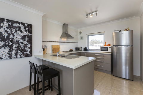 Golden Sands Beach Apartment - Accommodation Asia 3