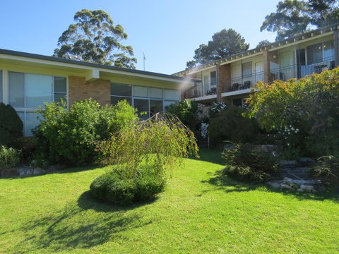 Golfview Lodge - Accommodation Guide 2