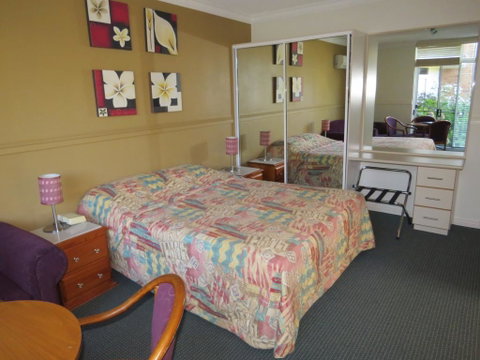 Golfview Lodge - Accommodation Guide 3
