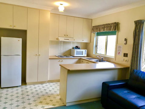 Golfview Motor Inn - Accommodation Asia 0