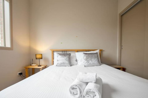 Gorgeous 4BR Home In Point Cook - Accommodation Guide 2