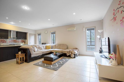 Gorgeous 4BR Home In Point Cook - Accommodation Guide 1