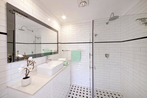 Grand Historical Terrace At The Rocks - Accommodation Asia 3