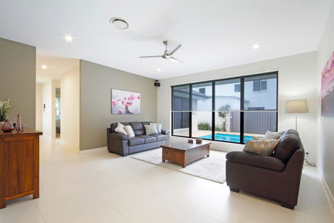 Grand Parade - Accommodation China 3