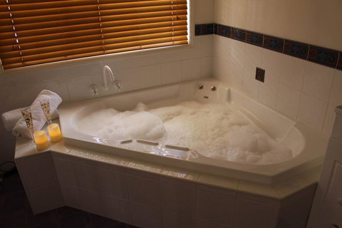 Granite Gardens Cottages & Lake Retreat - Accommodation Asia 2