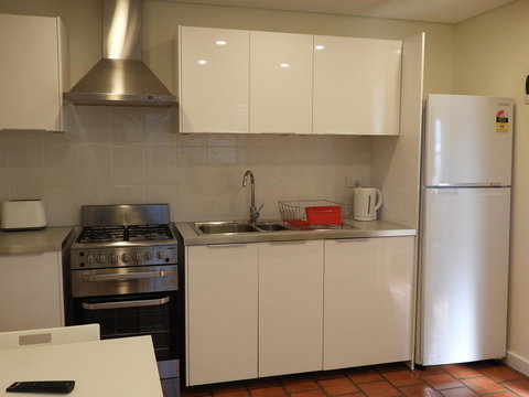 Guesthouse With Pool & BBQ - 10 Kms From CBD - Accommodation Asia 1