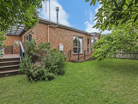 GUILDFORD COTTAGE - Accommodation Guide 3