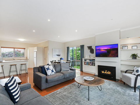 GUILDFORD COTTAGE - Accommodation Guide 2