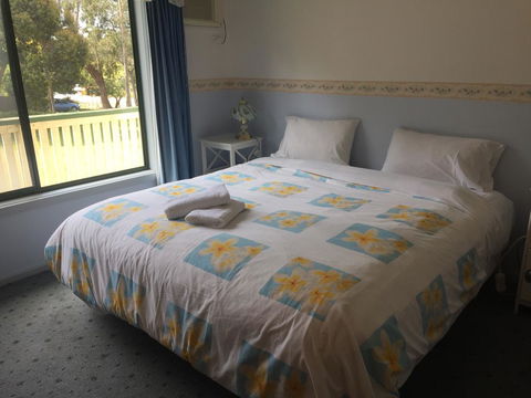 Halls Gap Tavern - Accommodation Guide 2