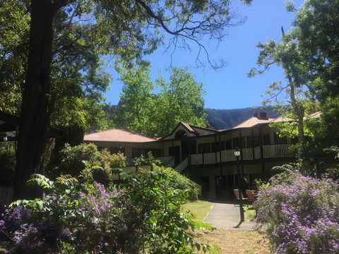 Halls Gap Tavern - Accommodation Guide 0