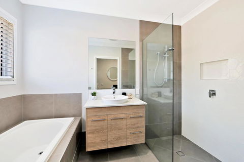 Hamptons @ The Point - Accommodation Asia 3