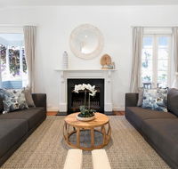 Hamptons Style Family Home 5 Minutes From Beach - Accommodation Asia