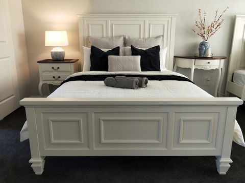 Hamptons Waterfront Getaway - Accommodation Asia 3