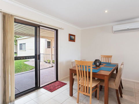 Happy Tails' , 55 Pantowora Street - Pet Friendly, Air Conditioned - Accommodation Asia 2