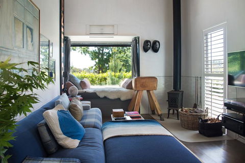 Harts Lane Stag And Millies - Accommodation Asia 1
