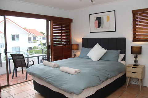Haven On Noosa Hill - Sunset Views, Pools, Spa - Accommodation Asia 3