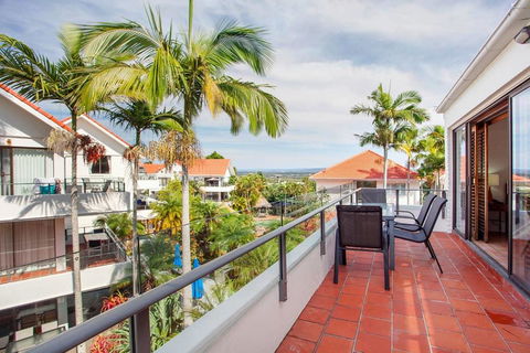 Haven On Noosa Hill - Sunset Views, Pools, Spa - Accommodation Asia 1