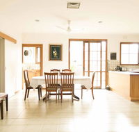 Hawthorn Holiday House - Accommodation Guide