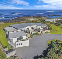 HEARN'S BEACHSIDE VILLA 1