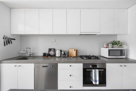 Heart Of Windsor Apartment By Ready Set Host - Accommodation Guide 3