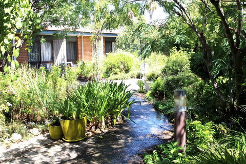 Henry's Quirindi - Accommodation Asia 2