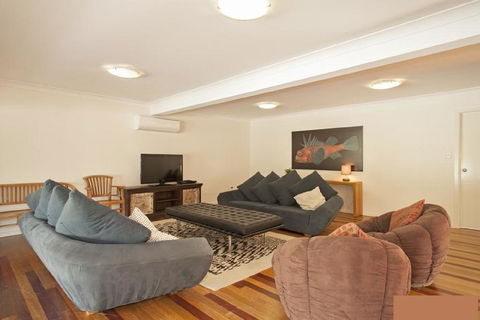 Hibiscus House - Sawtell, NSW - Accommodation Asia 2