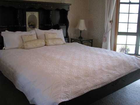 Hill Top Country Guest House - Accommodation Guide 0