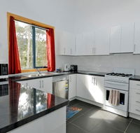 Hill Top Retreat Self Contained Accomodation - Accommodation Asia