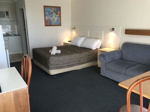 Holiday Lodge Motor Inn - Accommodation Guide 1