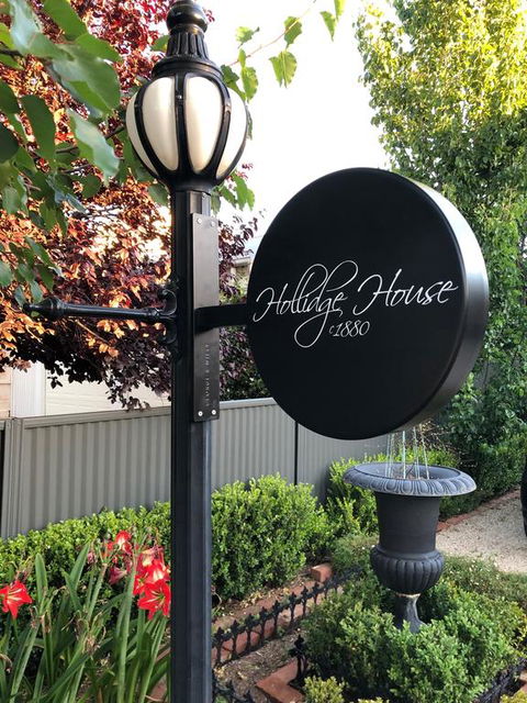 Hollidge House 5 Star Luxury Apartments - Accommodation Guide 1