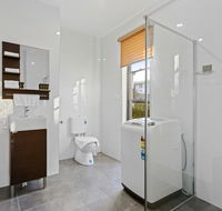 HomeHotel Cozy Duplex in Serene and Leafy Suburb - Accommodation Asia
