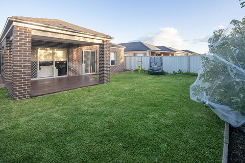 Homely Getaways In Central Pakenham - Pet Friendly - Accommodation Asia 1