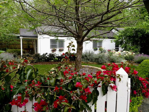 Homewood Cottages - Accommodation Guide 2
